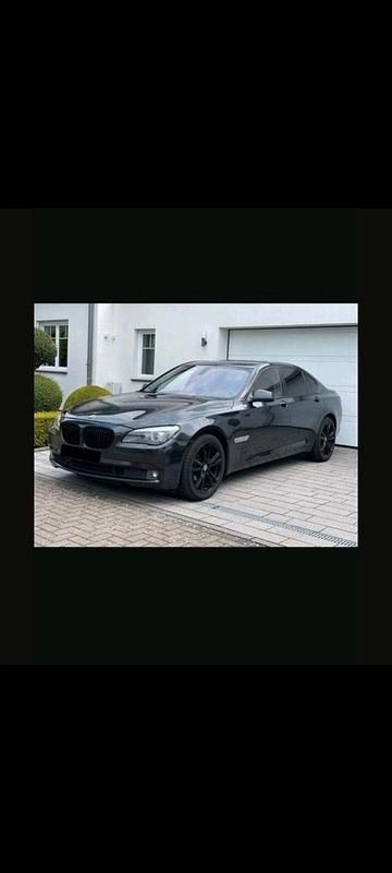 Grau Gebraucht 2010 BMW 740 Limousine | 10.999 € (Fairer Preis) - Bild 1/4