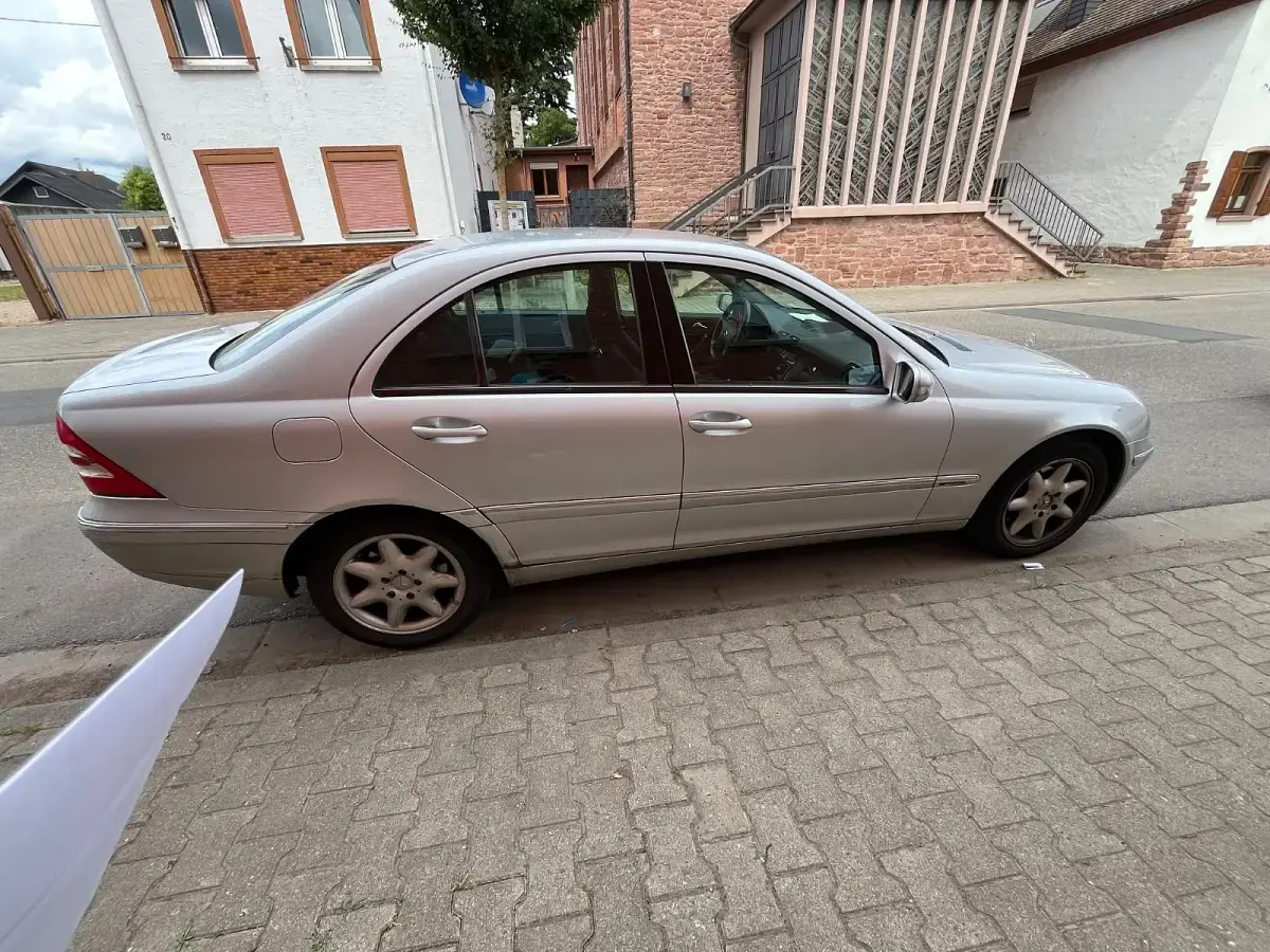 Gebraucht Mercedes C240 170 PS (125 kW) 2000 Silber Limousine