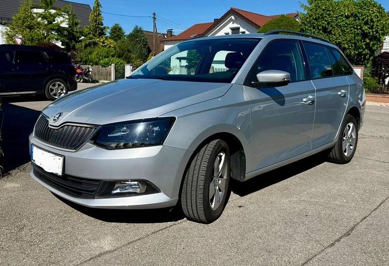 Silber Gebraucht 2018 Skoda Fabia Ambition Kombi | 11.090 € (Fairer Preis) - Bild 1/4