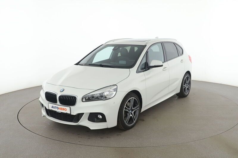 Weiß Gebraucht 2016 BMW 218 Active Tourer M Sport Van / Kleinbus | 18.460 € (Teuer) - Bild 1/4
