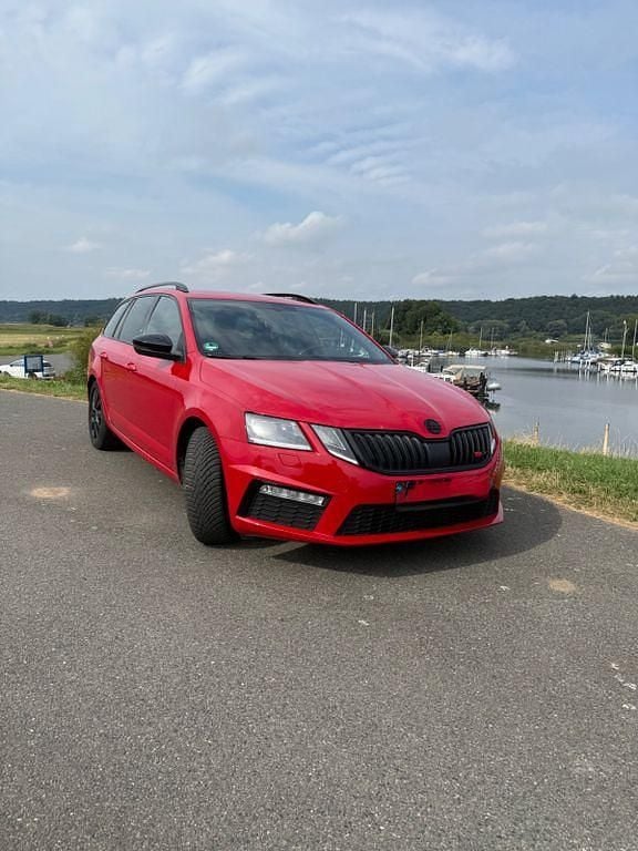 Rot Gebraucht 2018 Skoda Octavia RS Kombi | 16.000 € (Fairer Preis) - Bild 1/4