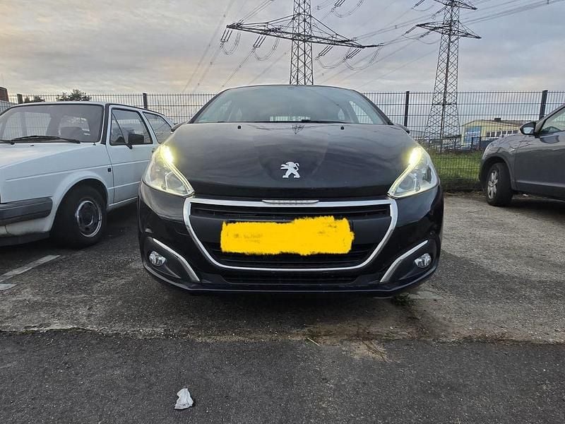 Schwarz Gebraucht 2016 Peugeot 208 Kleinwagen | 3.000 € (Guter Preis) - Bild 1/4