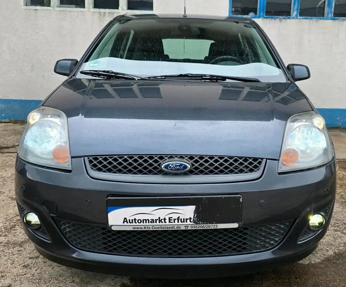 Gebraucht Ford Fiesta Ambiente 80 PS (58 kW) 2007 Schwarz Kleinwagen
