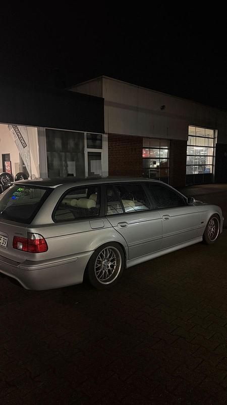 Silber Gebraucht 2000 BMW 528 M Sport Kombi | 4.350 € (Fairer Preis) - Bild 1/4