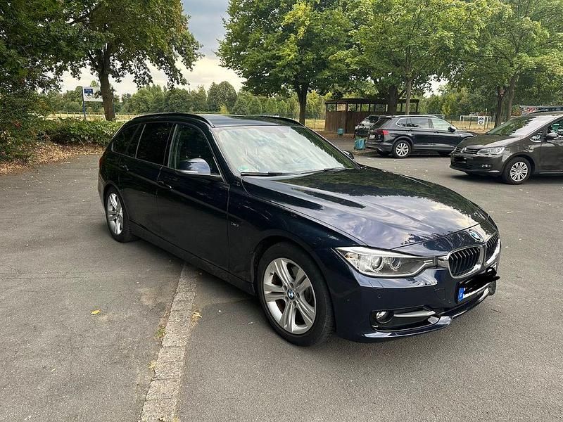 Blau Gebraucht 2012 BMW 320 Sport Line Kombi | 9.900 € (Fairer Preis) - Bild 1/4