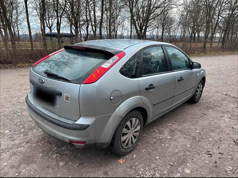 Usado Ford Focus 2005 Gris Berlina