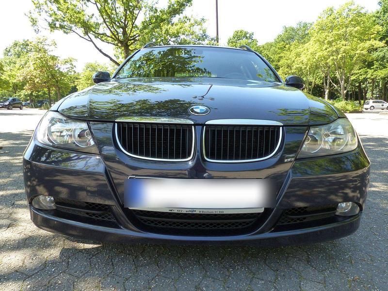 Blau Gebraucht 2007 BMW 320 Kombi | 3.000 € (Superpreis) - Bild 1/4