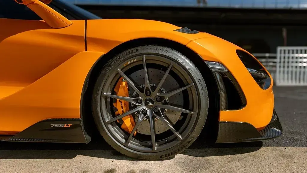 Gebraucht McLaren 765LT 751 PS (552 kW) 2023 Orange Cabrio