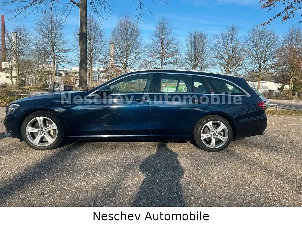 Gebraucht Mercedes E400 Avantgarde 330 PS (242 kW) 2020 Blau Limousine