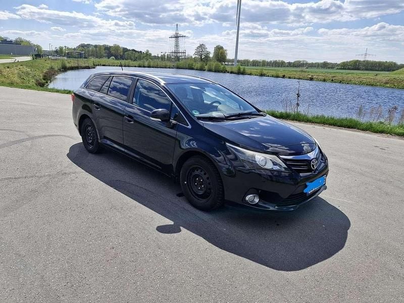 Schwarz Gebraucht 2012 Toyota Avensis Kombi | 4.900 € (Fairer Preis) - Bild 1/4
