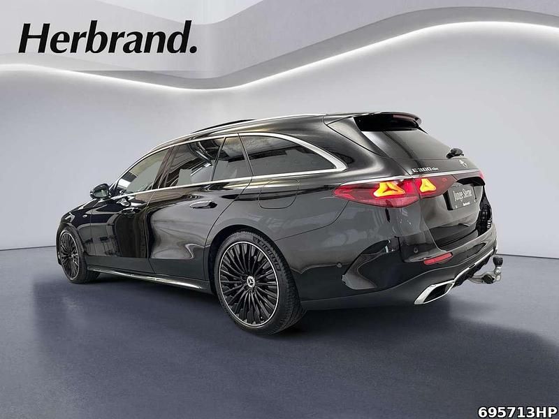 Gebraucht Mercedes E300 AMG 313 PS (230 kW) 2025 Unilack schwarz Kombi