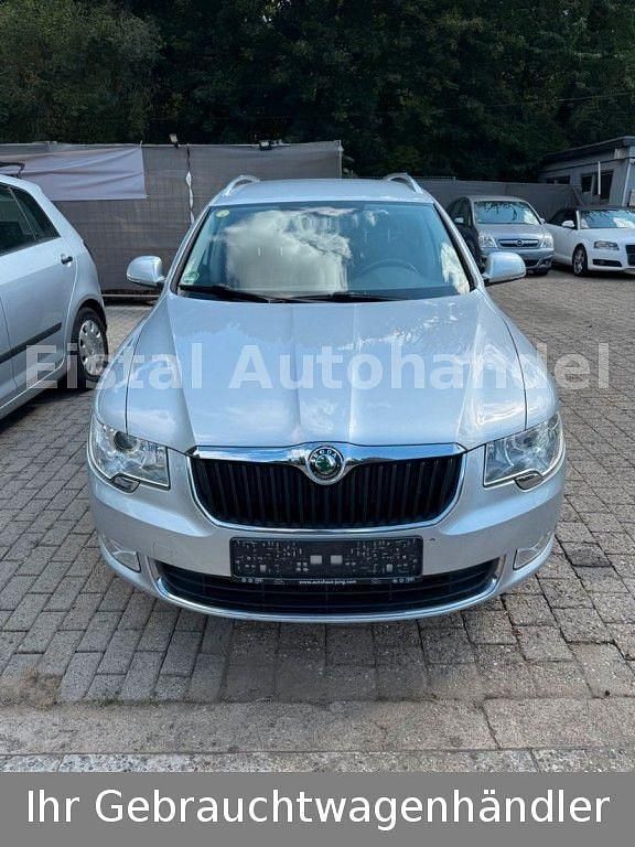 Silber Gebraucht 2012 Skoda Superb Ambition Kombi | 8.999 € (Guter Preis) - Bild 1/4