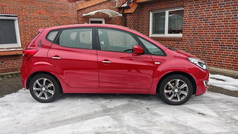 Gebraucht Hyundai ix20 90 PS (66 kW) 2017 Rot Kleinwagen