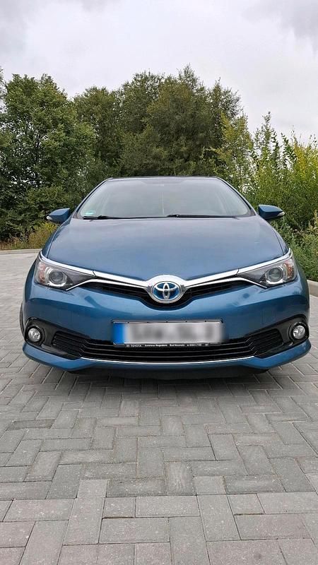 Blau Gebraucht 2015 Toyota Auris Hybrid Kleinwagen | 9.500 € (Superpreis) - Bild 1/4