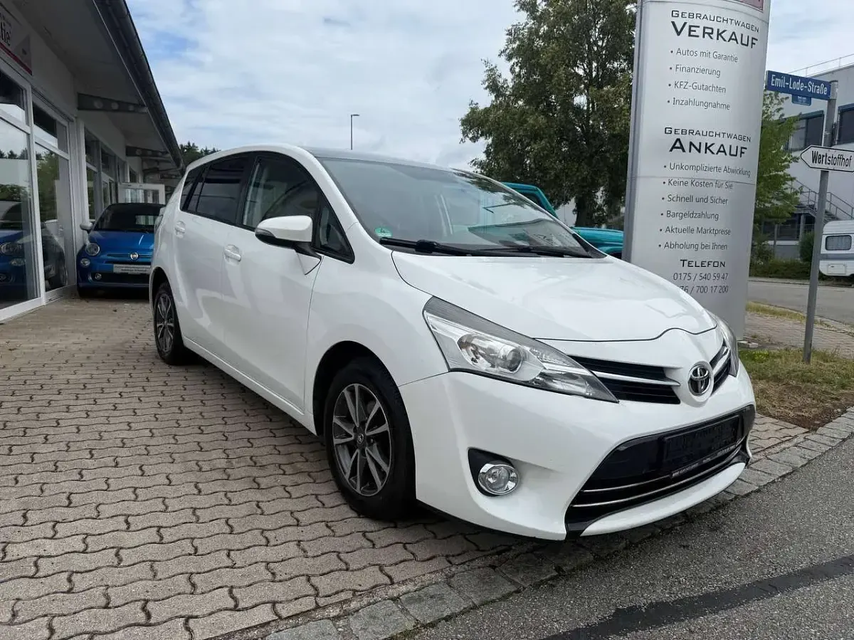 Gebraucht Toyota Verso Skyview Edition 111 PS (81 kW) 2014 Super white 2 Van / Kleinbus