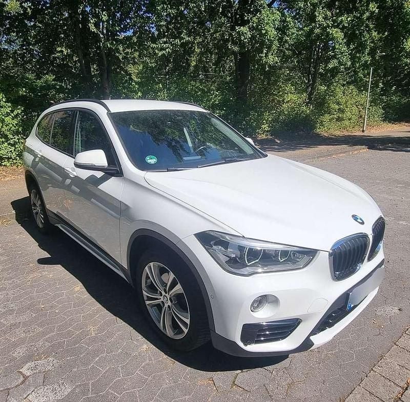 Weiß Gebraucht 2018 BMW X1 Sport Line SUV | 20.499 € (Fairer Preis) - Bild 1/4