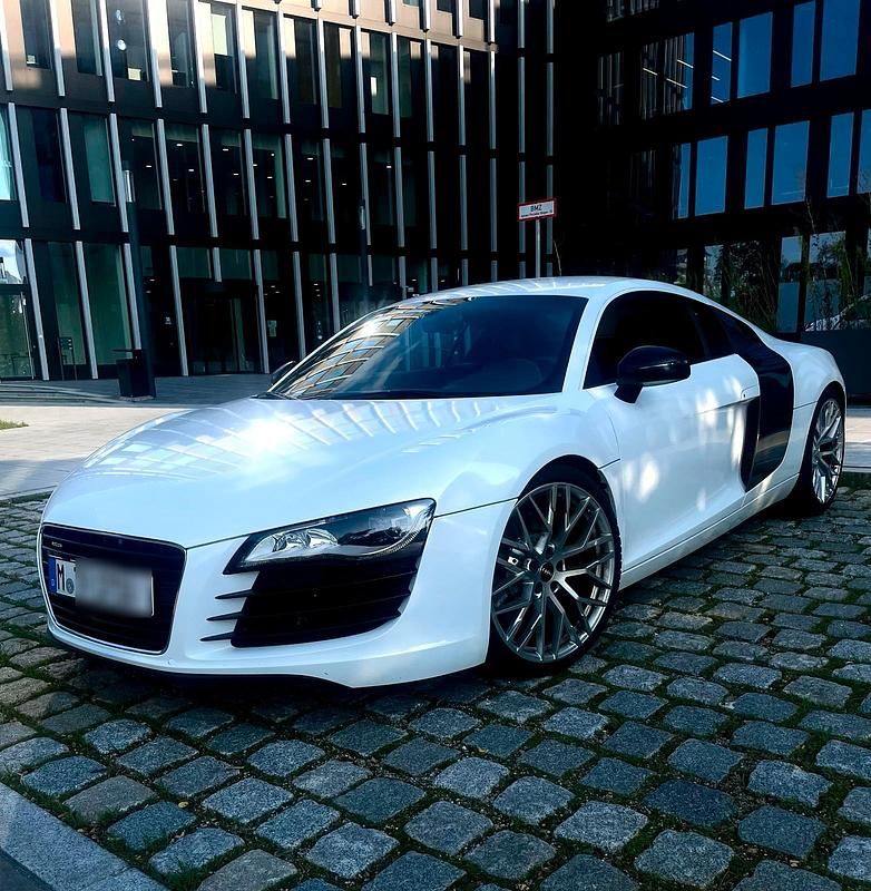 Weiß Gebraucht 2010 Audi R8 Coupé Coupé | 54.900 € - Bild 1/4
