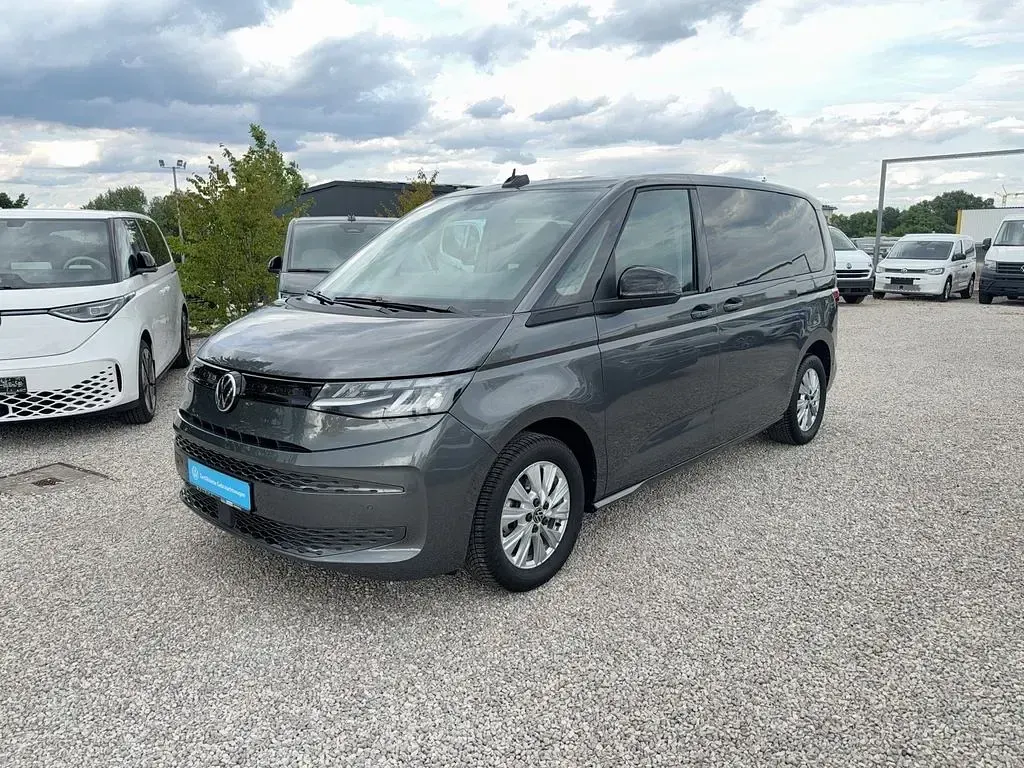 Gebraucht VW Multivan Basis 150 PS (110 kW) 2024 Grau Van / Kleinbus