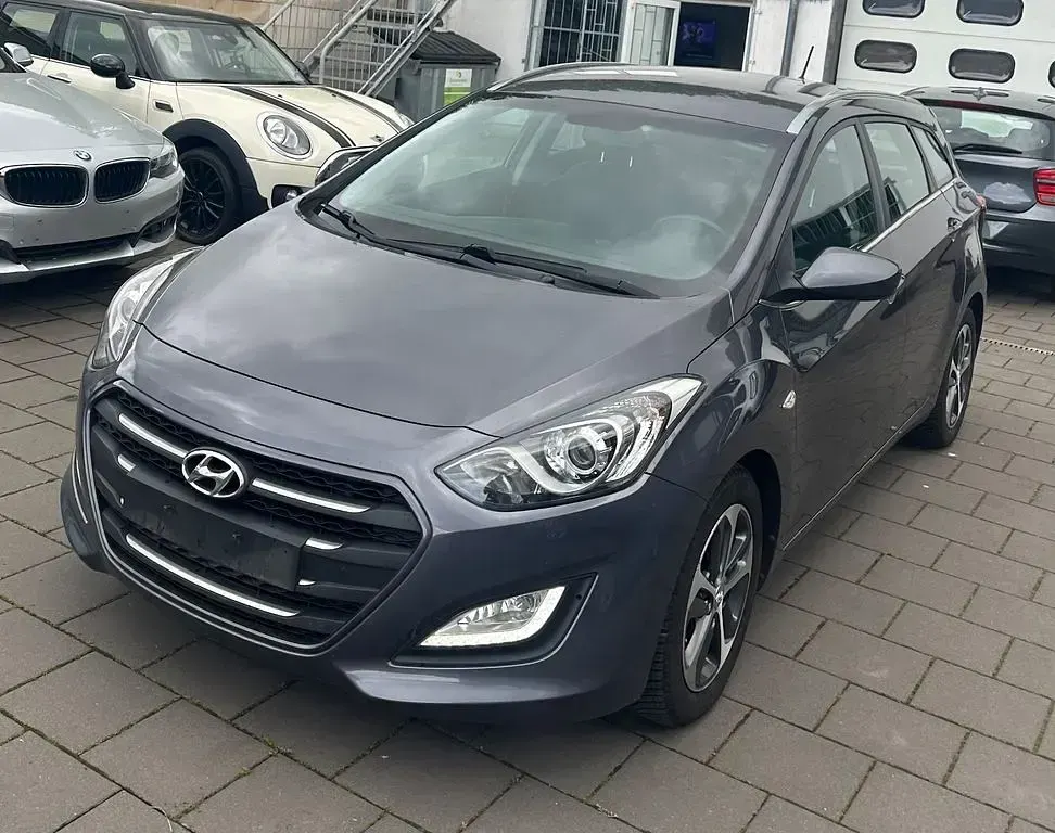 Gebraucht Hyundai i30 Trend 110 PS (80 kW) 2015 Grau Kombi