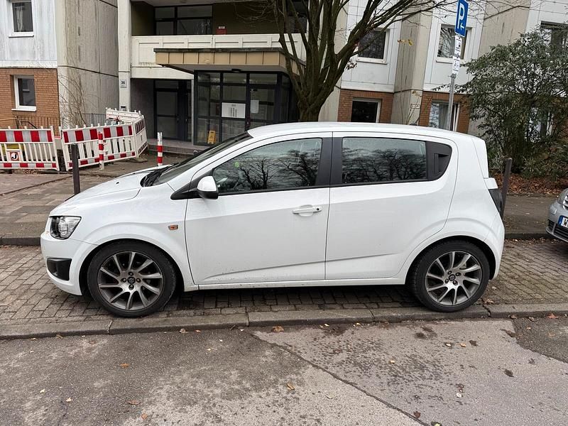 Weiß Gebraucht 2013 Chevrolet Aveo Kleinwagen | 3.100 € (Guter Preis) - Bild 1/4