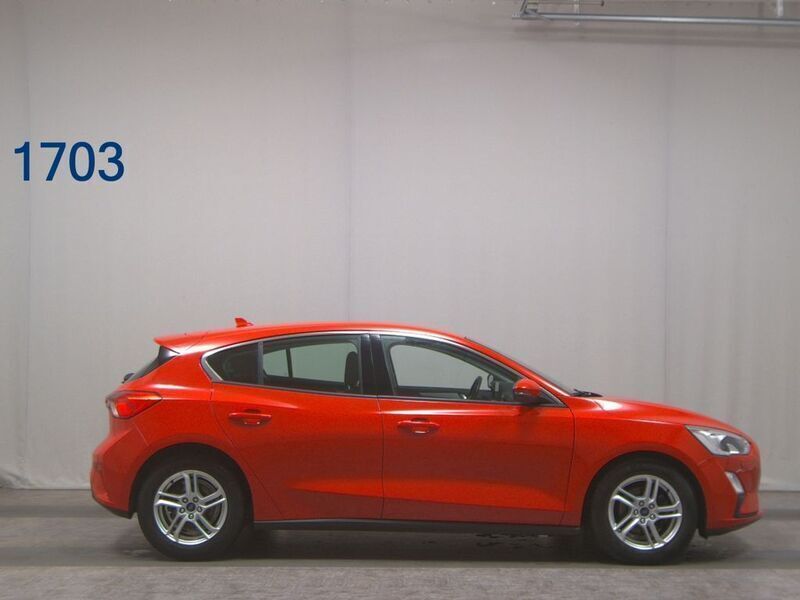 Rot Gebraucht 2019 Ford Focus Cool & Connect Limousine | 9.780 € (Superpreis) - Bild 1/4