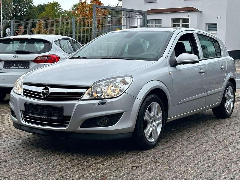 Argon silber/ice silver (m2) Gebraucht 2009 Opel Astra Edition Limousine | 2.700 € (Fairer Preis) - Bild 1/4