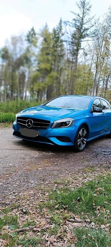 Blau Gebraucht 2015 Mercedes A200 Coupé | 13.500 € (Etwas zu teuer) - Bild 1/4