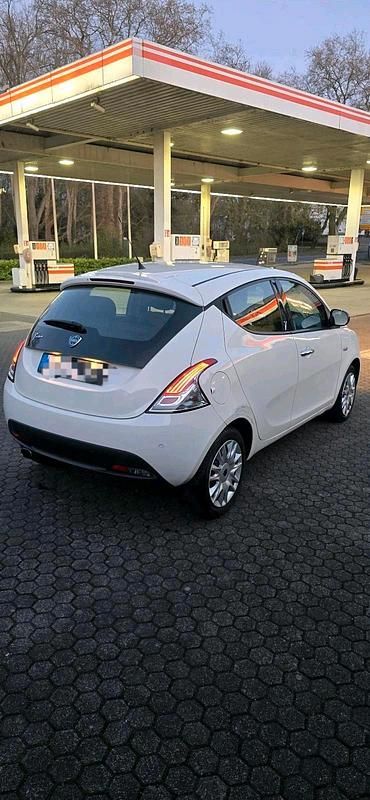 Second-hand Lancia Ypsilon 85 CP (62 kW) 2011 Alb Hatchback