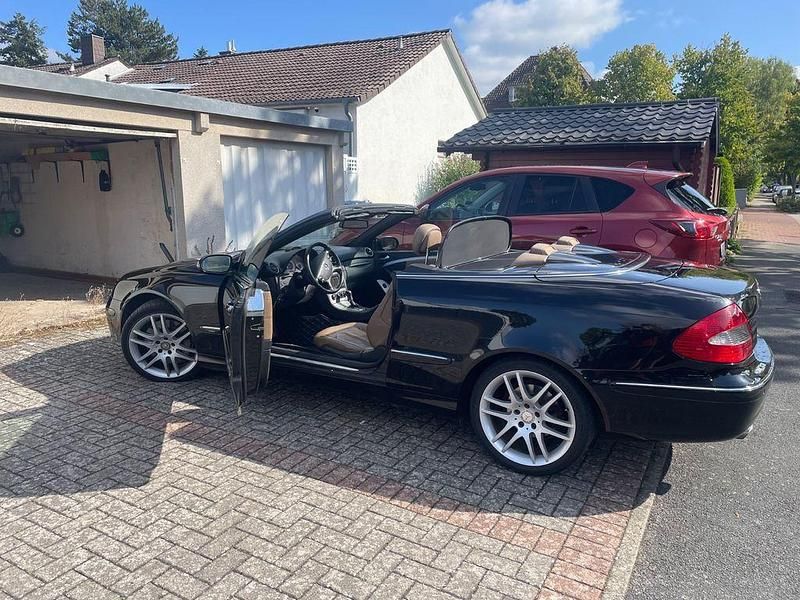 Schwarz Gebraucht 2006 Mercedes CLK320 Avantgarde Cabrio | 5.900 € (Fairer Preis) - Bild 1/4