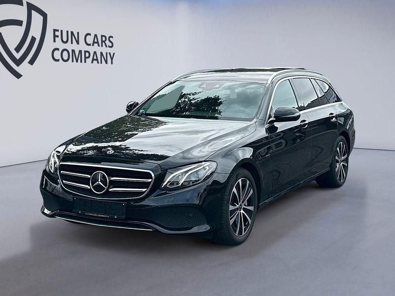 Schwarz Gebraucht 2020 Mercedes E300 Limousine | 28.250 € (Guter Preis) - Bild 1/4