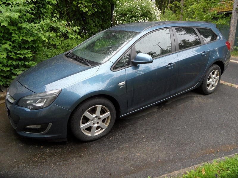 Blau Gebraucht 2013 Opel Astra Active Kombi | 2.500 € (Superpreis) - Bild 1/4