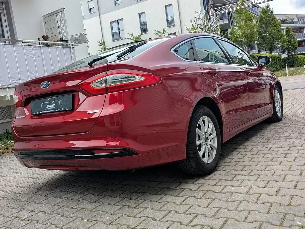 Gebraucht Ford Mondeo Titanium 160 PS (117 kW) 2015 Rot Limousine