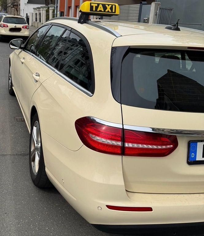 Gebraucht Mercedes E220 194 PS (142 kW) 2019 Beige Limousine