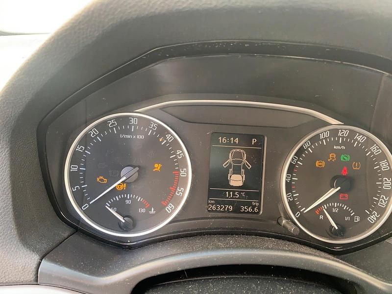 Andere farben Gebraucht 2012 Skoda Octavia Kombi | 4.990 € (Superpreis) - Bild 1/4