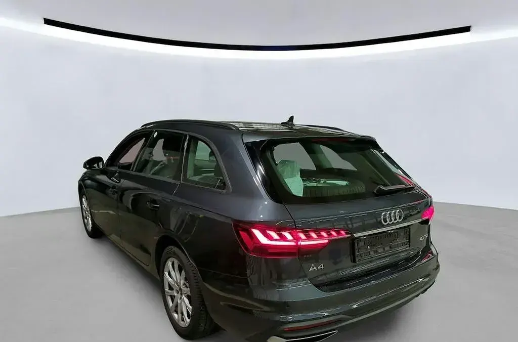 Gebraucht Audi A4 Sport 204 PS (150 kW) 2022 Grau Limousine