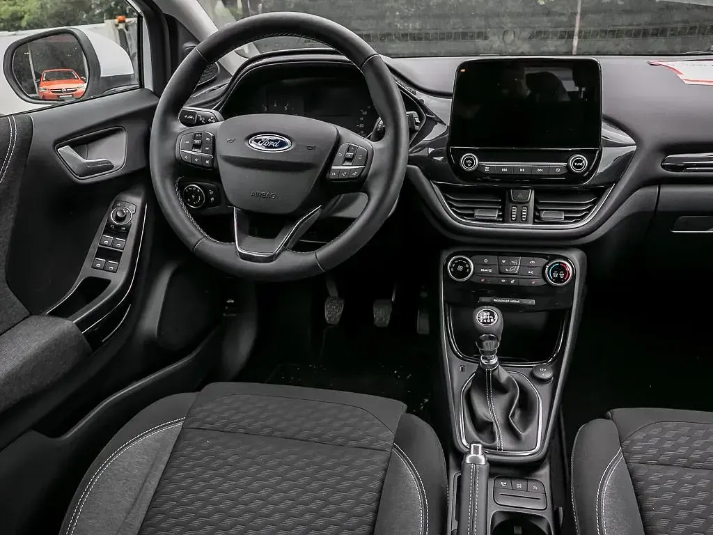 Używany Ford Puma Titanium 125 KM (91 kW) 2023 Biały SUV