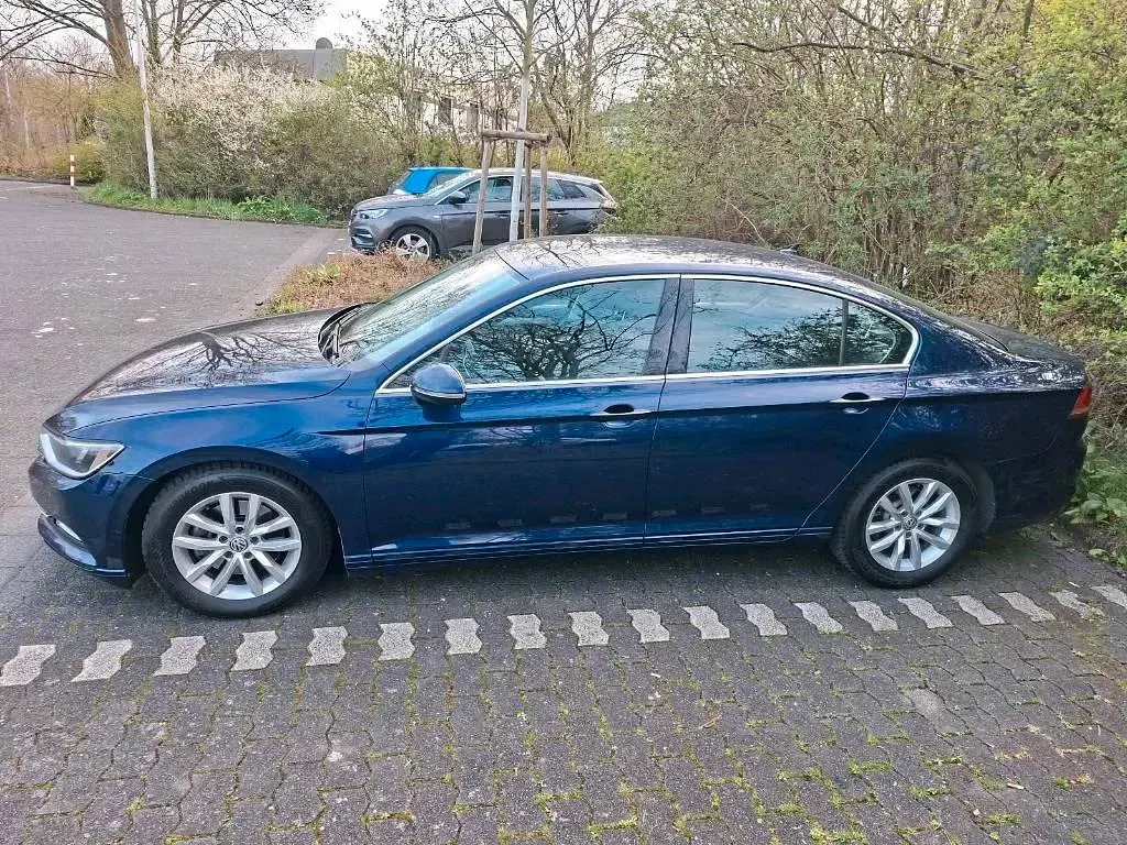 Gebraucht VW Passat 150 PS (110 kW) 2017 Blau Limousine