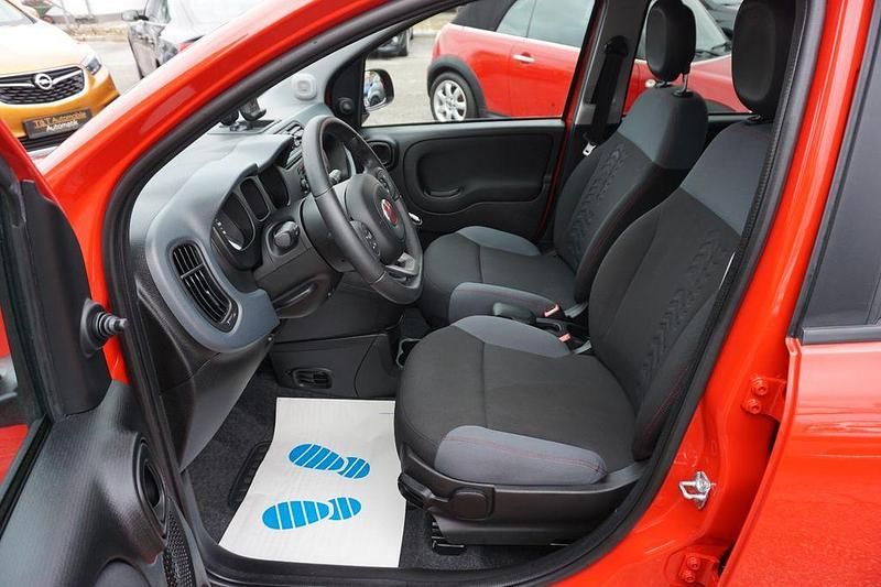 Gebraucht Fiat Panda More 69 PS (50 kW) 2018 Rot Kleinwagen