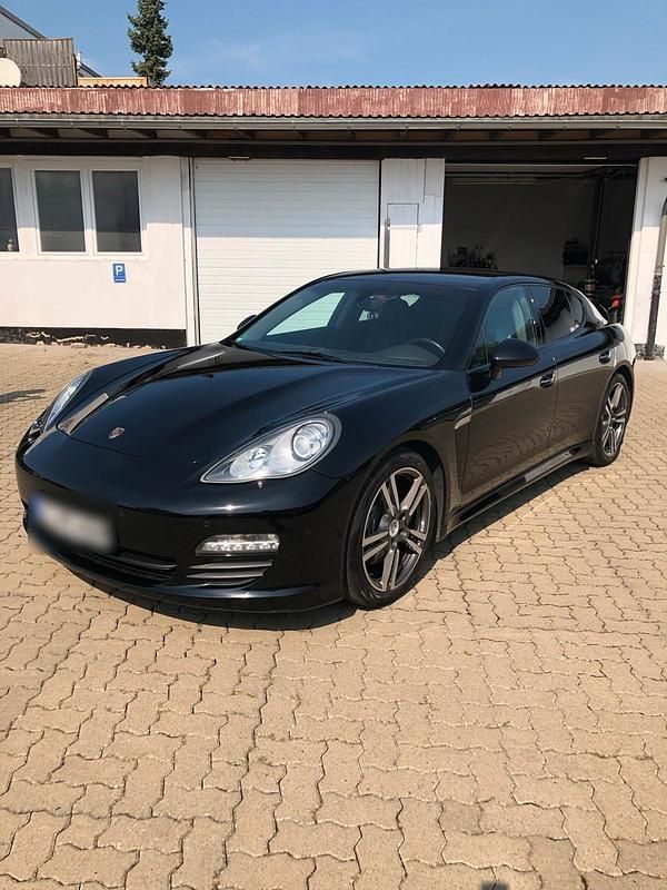 Gebraucht Porsche Panamera 300 PS (220 kW) 2010 Schwarz Kleinwagen