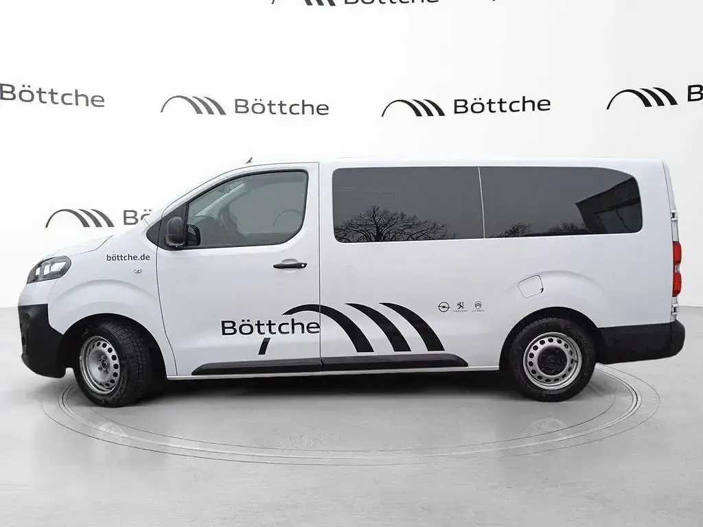 Gebraucht Opel Vivaro-e Combi 120 PS (88 kW) 2022 Casabl/arctic/eisweiss/kaolin Van / Kleinbus