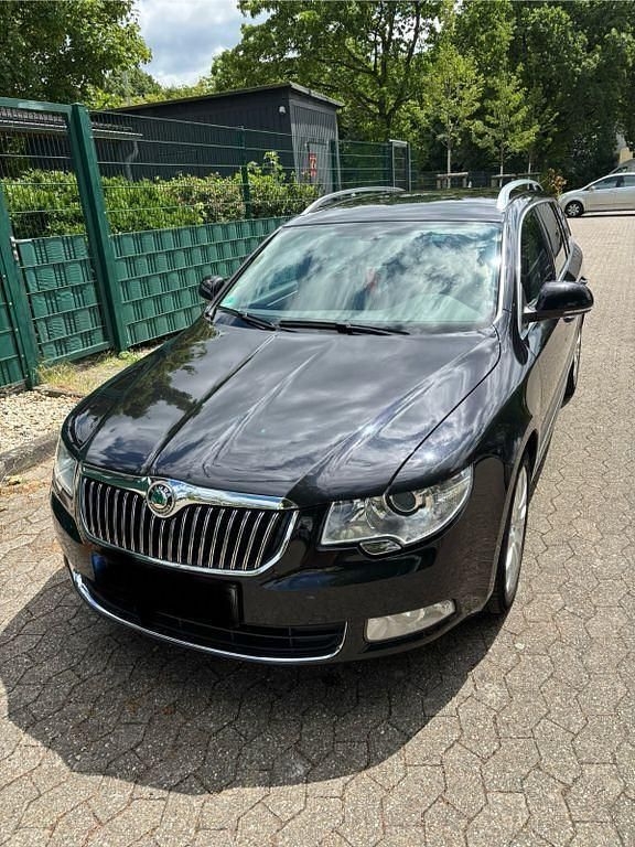Schwarz Gebraucht 2010 Skoda Superb Elegance Kombi | 8.400 € (Fairer Preis) - Bild 1/4