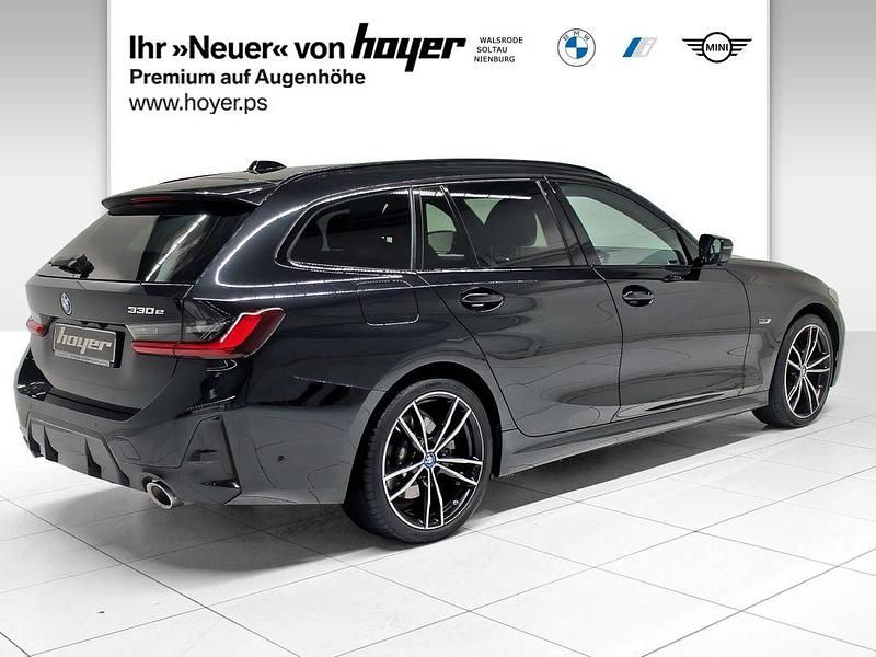 Gebraucht BMW 330e M Sport 292 PS (214 kW) 2023 Saphirschwarz Kombi