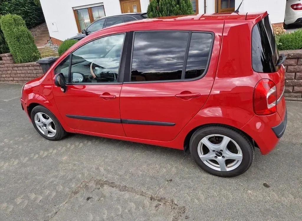 Gebraucht Renault Modus Dynamique 101 PS (74 kW) 2010 Rot Van / Kleinbus