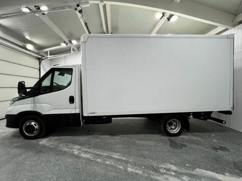 Second-hand Iveco Daily 156 CP (114 kW) 2024 Alb Van