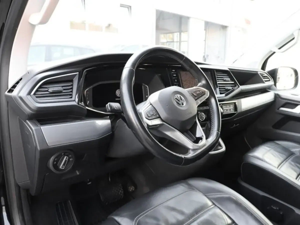 Gebraucht VW Multivan Highline 150 PS (110 kW) 2020 Deep black perleffekt Van / Kleinbus