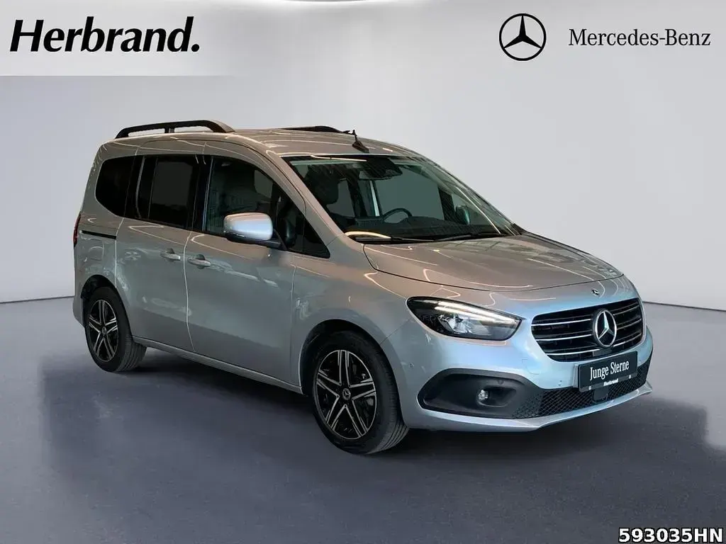 Gebraucht Mercedes T180 116 PS (85 kW) 2024 Silber Van / Kleinbus