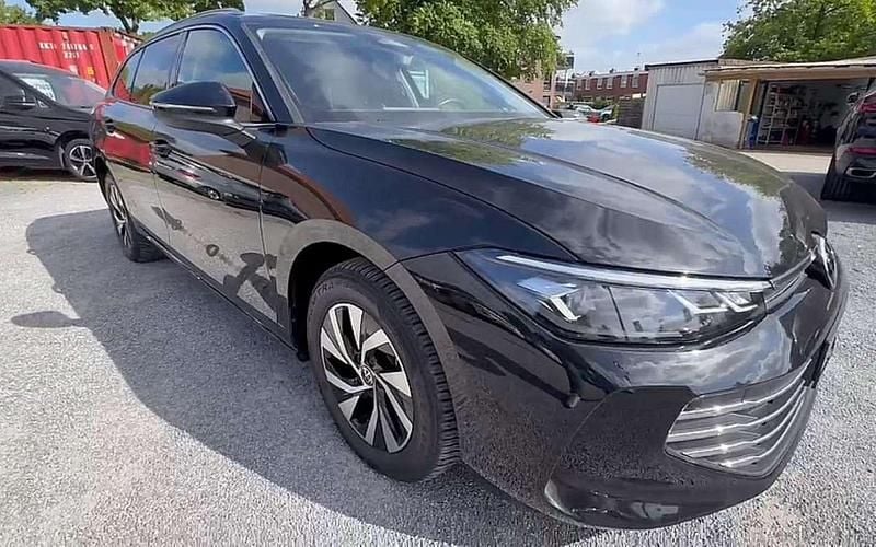 Gebraucht 2024 VW Passat Kombi | 29.390 € - Bild 1/4