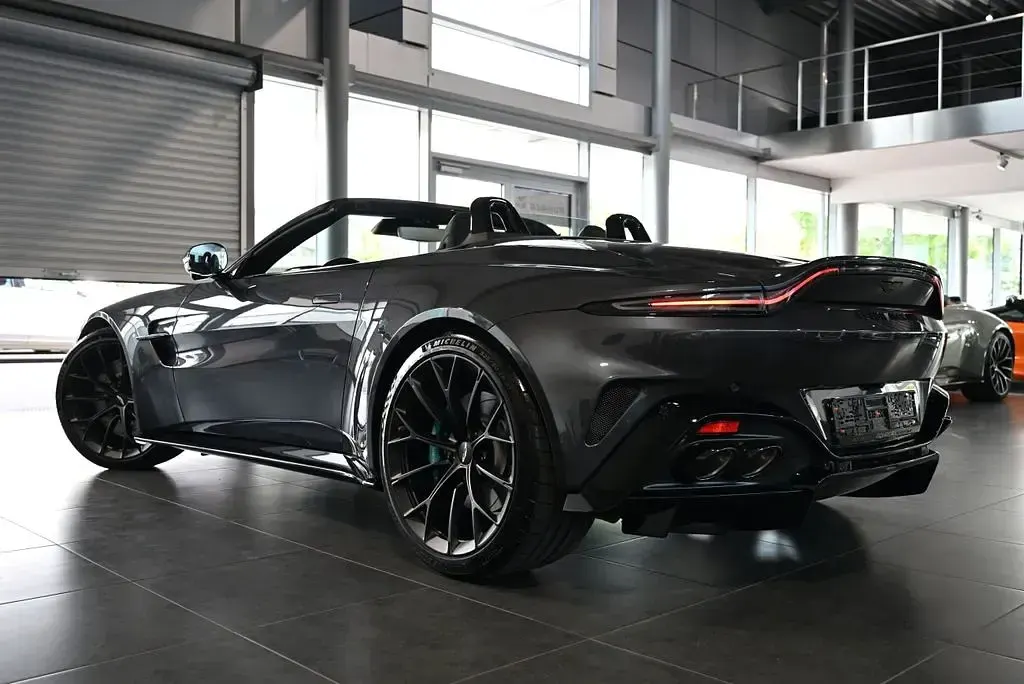 Neu Aston Martin V8 Vantage 665 PS (489 kW) 2026 Grau Cabrio