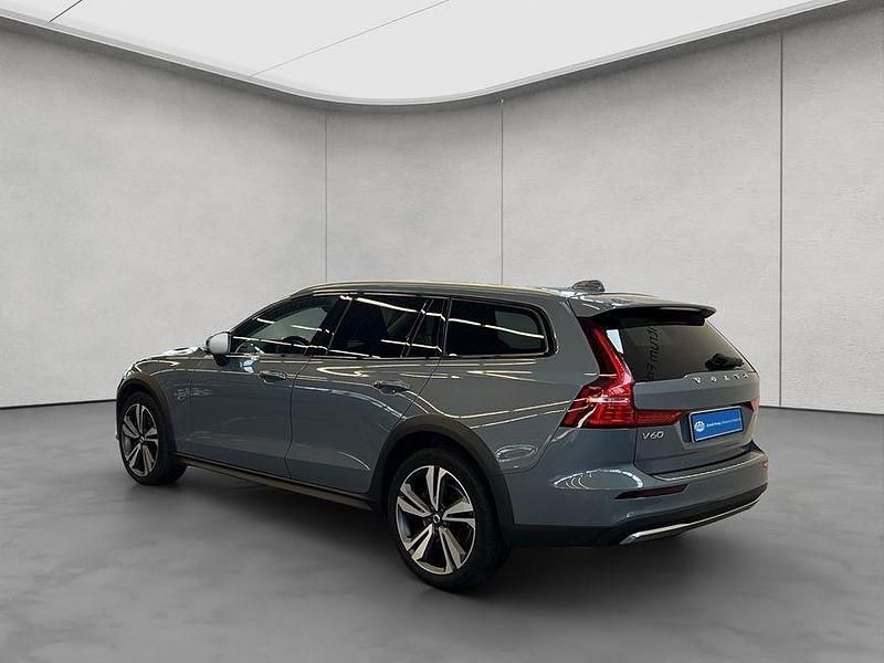 Gebraucht Volvo V60 CC Plus 197 PS (144 kW) 2022 Grau Kombi
