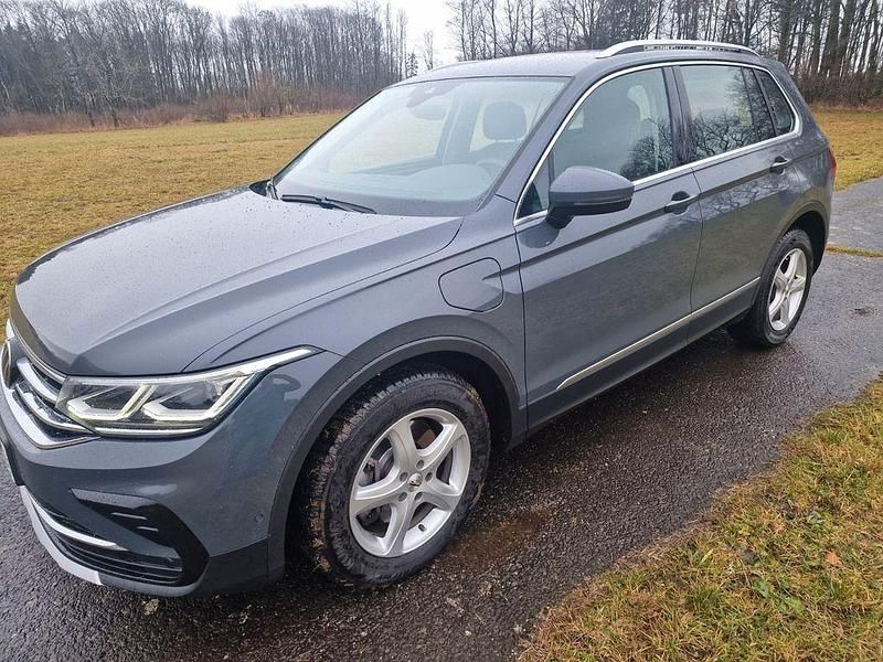 Grau Gebraucht 2022 VW Tiguan Elegance SUV | 27.500 € (Guter Preis) - Bild 1/4
